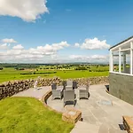 3 Bed In Penrith Oc-89068 *