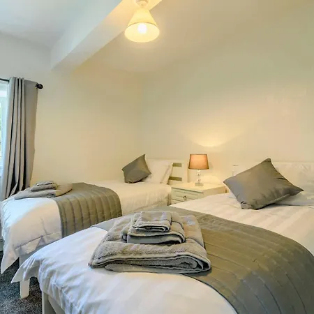 3 Bed In Pooley Bridge 89068 *